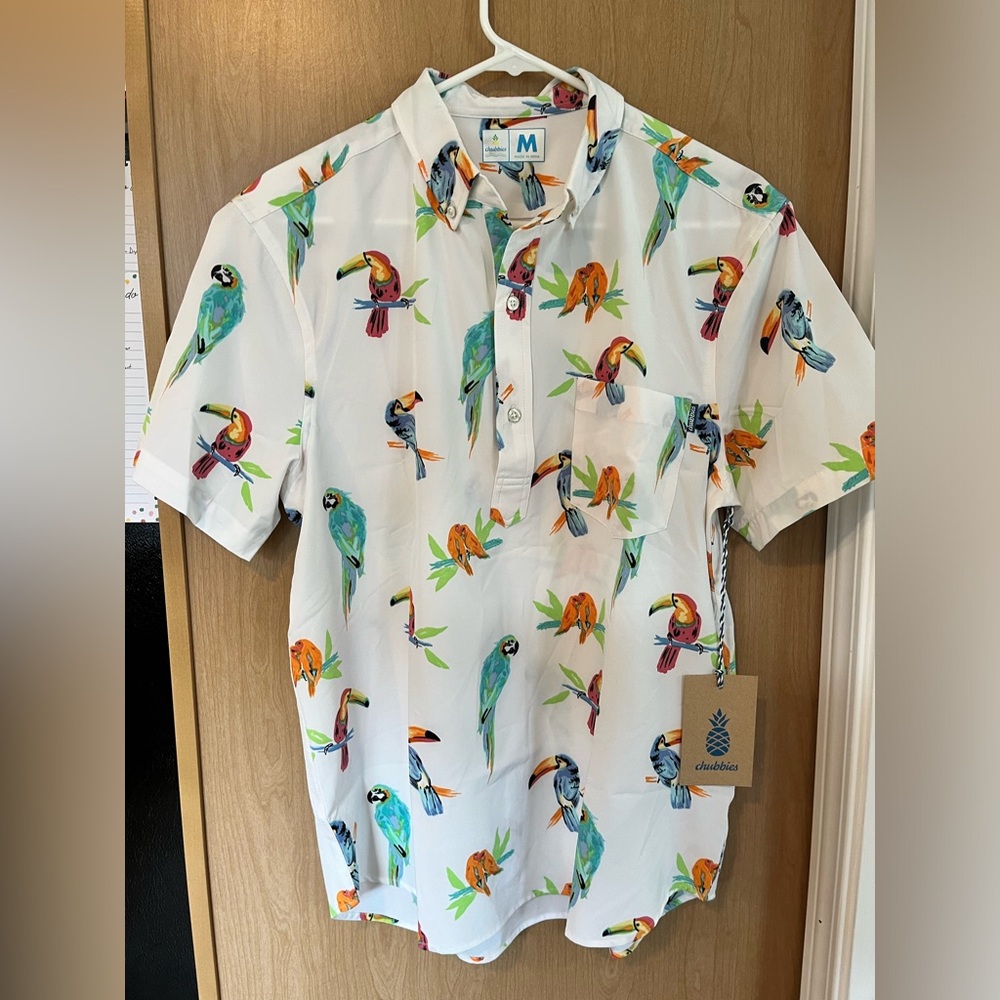 New With Tags! Chubbies Parrot Button Up Shirt- Medium